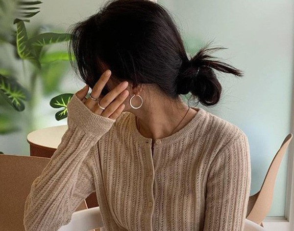Gợi ý 6 kiểu tóc giúp nàng có đeo khẩu trang cũng không phí hoài nhan sắc ảnh 4 Gợi ý 6 kiểu tóc giúp nàng có đeo khẩu trang cũng không phí hoài nhan sắc ảnh 4