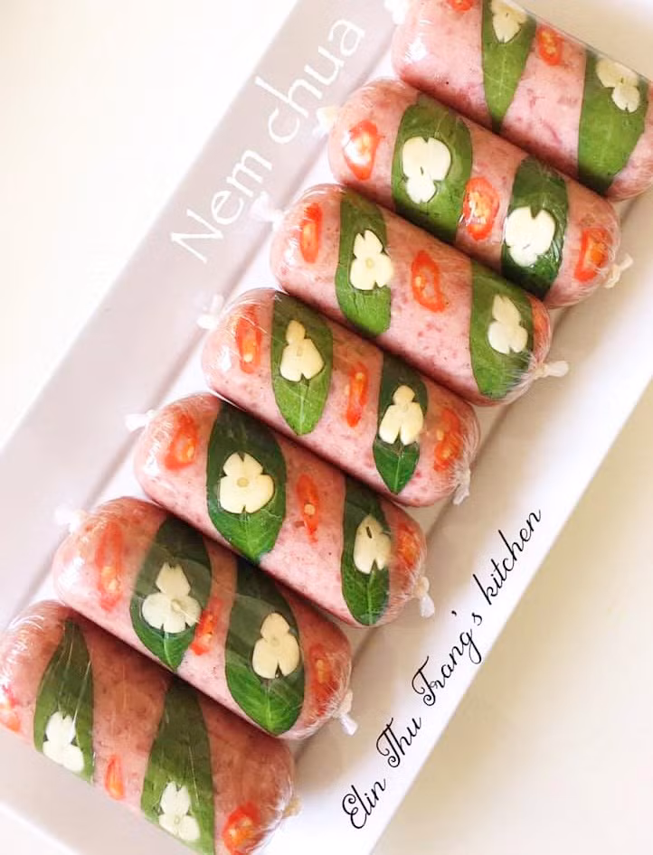 Cách làm nem chua từ 2 loại thịt tuyệt ngon, chỉ 3 ngày là ăn được ảnh 2