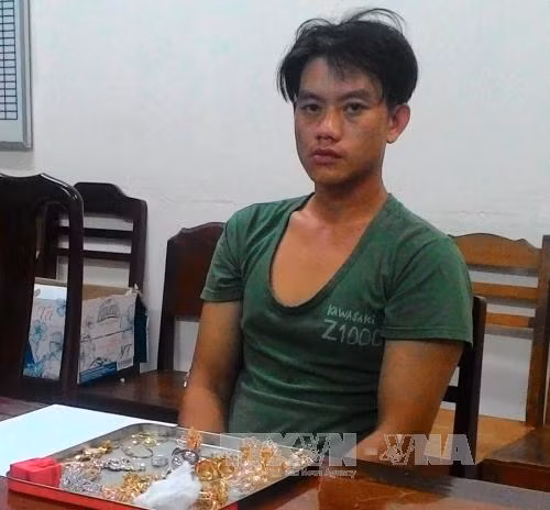 Bắt đối tượng đột nhập nhà sách trộm 600 triệu đồng