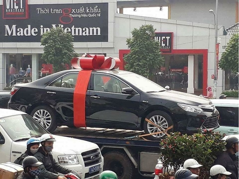 Sự thật món quà bạc tỷ của anh chồng "chơi lớn" tặng vợ dịp 8/3 ảnh 1 Sự thật món quà bạc tỷ dịp 8/3 khiến cư dân mạng trầm trồ