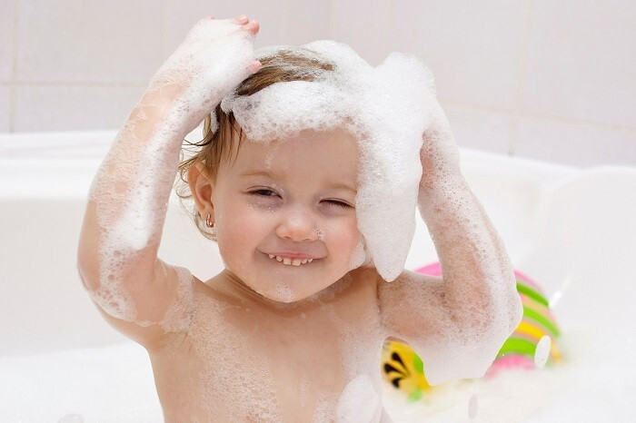 Giải đáp của chuyên gia “Trẻ bị sổ mũi có nên tắm không?” ảnh 3 trẻ bị sổ mũi
