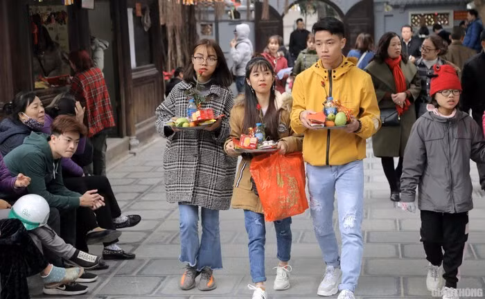 Ngày Tết đi cầu duyên ở chùa Hà cần những gì?