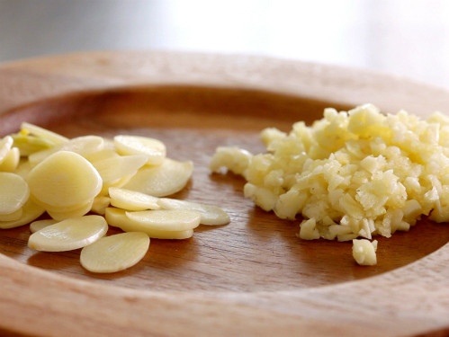 Nếu cơ thể có 4 dấu hiệu này tốt nhất không ăn tỏi ảnh 1 Nếu cơ thể có 4 dấu hiệu này tốt nhất không ăn tỏi ảnh 1