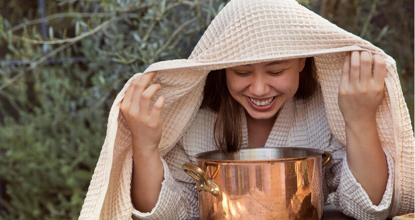 Chảy nước mũi trong và hắt hơi: Dấu hiệu cảm cúm hay Covid-19? ảnh 2 chảy nước mũi trong