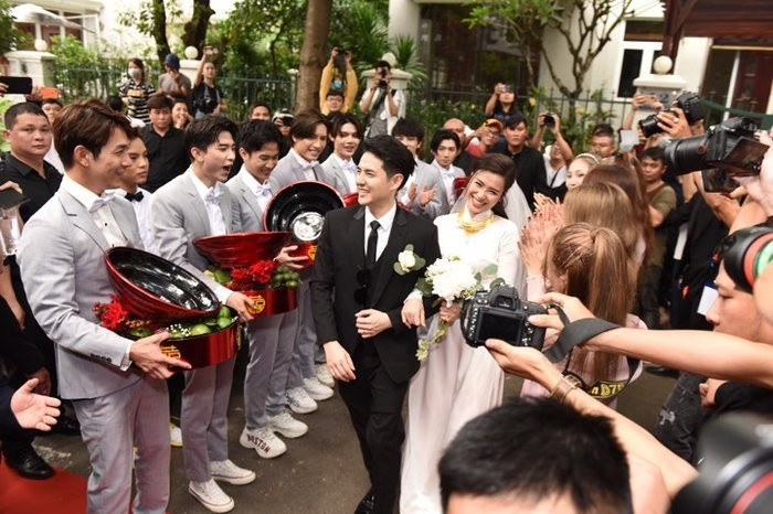 3 đám cưới đẹp như mơ và siêu hoành tráng của showbiz Việt ảnh 1 3 đám cưới đẹp như mơ và siêu hoành tráng của showbiz Việt2