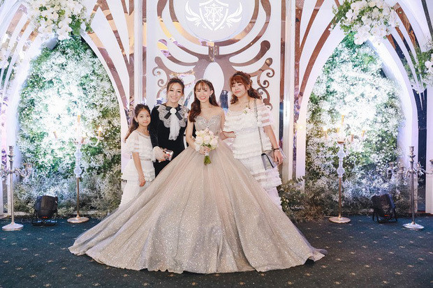 Khoe món quà ‘nho nhỏ’ từ mẹ đẻ, con gái Minh Nhựa khiến dân tình trầm trồ ảnh 2 Con gái Minh Nhựa khoe món quà từ mẹ đẻ 2