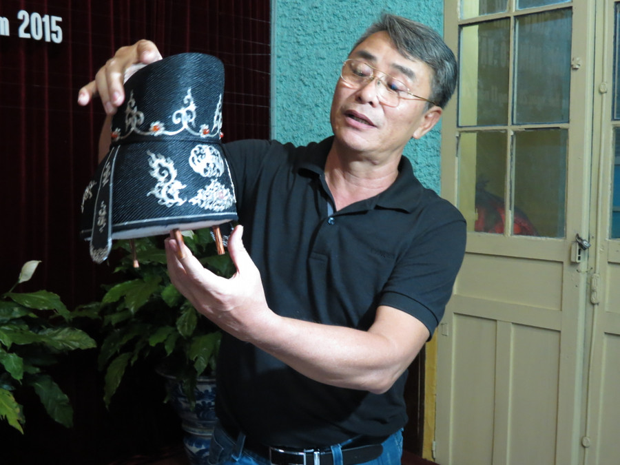 Nhà nghiên cứu, sưu tầm Vũ Kim Lộc giới thiệu mũ Xuân Thu thời chúa Nguyễn