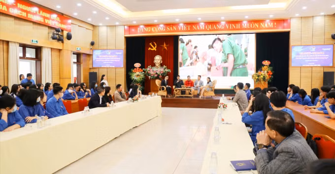 Toàn cảnh buổi giao lưu tọa đàm