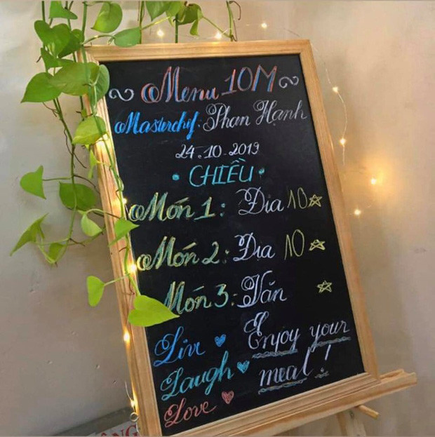 Thời khóa biểu siêu kỳ công và đáng yêu, học sinh đi học như đi nhà hàng ảnh 1 Thời khóa biểu hết sức sáng tạo và xinh xắn với thực đơn là những môn học ngày hôm đó. (Ảnh: Thu Sương)