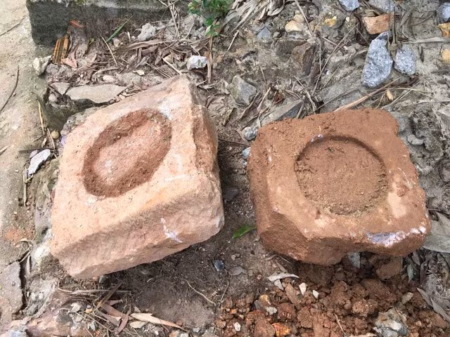 Nhà nghiên cứu Nguyễn Đắc Xuân cho rằng hai khối đá vừa được khai quật chỉ có thể được dùng cho xây dựng các phủ đệ, cung điện