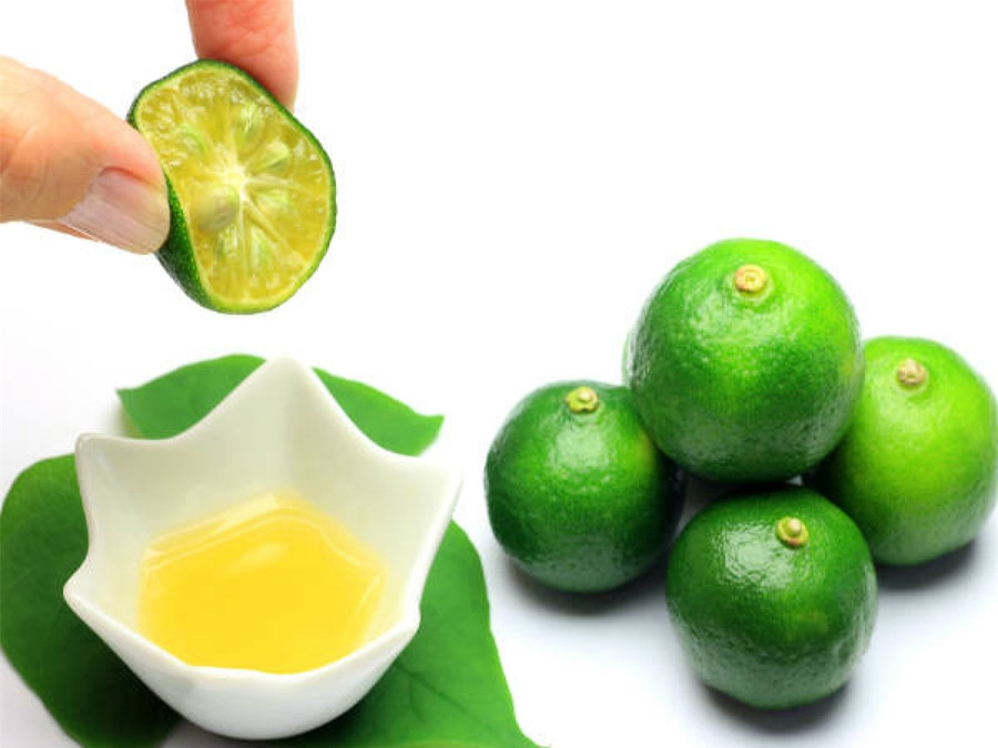 Sử dụng nước cốt chanh: Nước cốt chanh cũng là một thành phần chăm sóc da cho hiệu quả nhanh trong điều trị thâm sẹo sau mụn. Bạn chỉ cần dùng bông gòn chấm nước cốt chanh lên vùng da bị thâm, chờ 5 - 10 phút rồi xả sạch với nước. Sử dụng nước cốt chanh: Nước cốt chanh cũng là một thành phần chăm sóc da cho hiệu quả nhanh trong điều trị thâm sẹo sau mụn. Bạn chỉ cần dùng bông gòn chấm nước cốt chanh lên vùng da bị thâm, chờ 5 - 10 phút rồi xả sạch với nước.