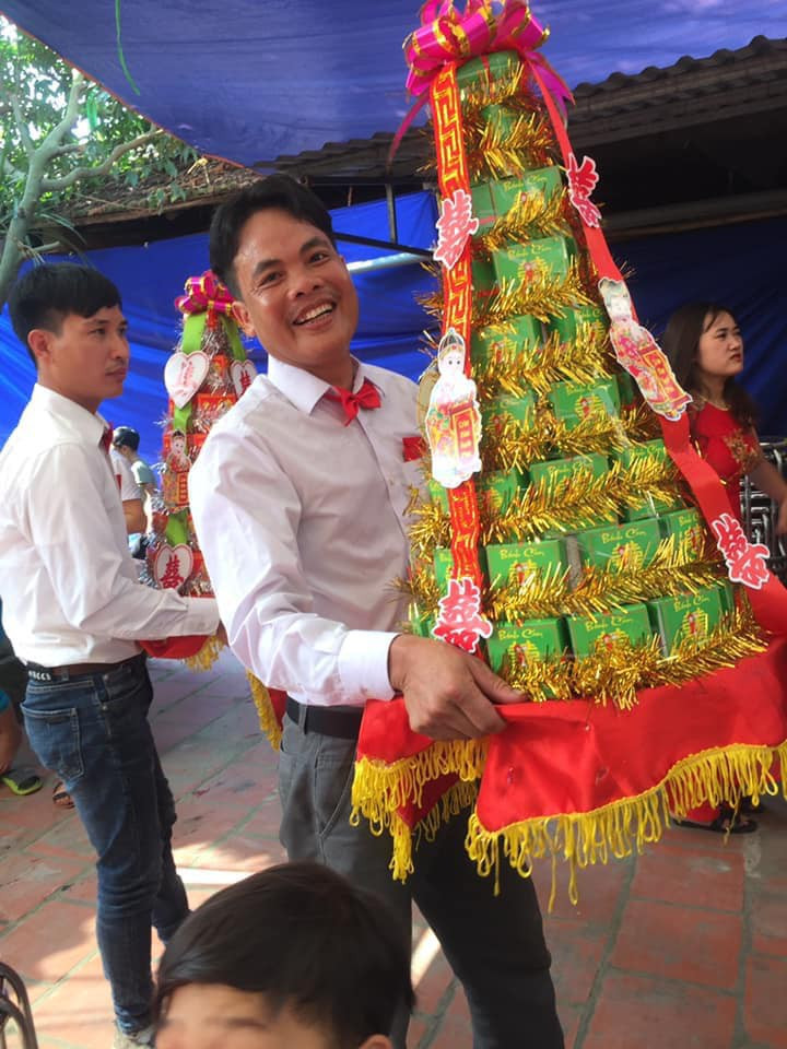 Nhờ bạn thân gọi đội bê tráp đám hỏi, chú rể "ngã ngửa" khi nhìn thấy điều này ảnh 1 Nhờ bạn thân gọi đội bê tráp đám hỏi, chú rể "ngã ngửa" khi nhìn thấy điều này ảnh 1