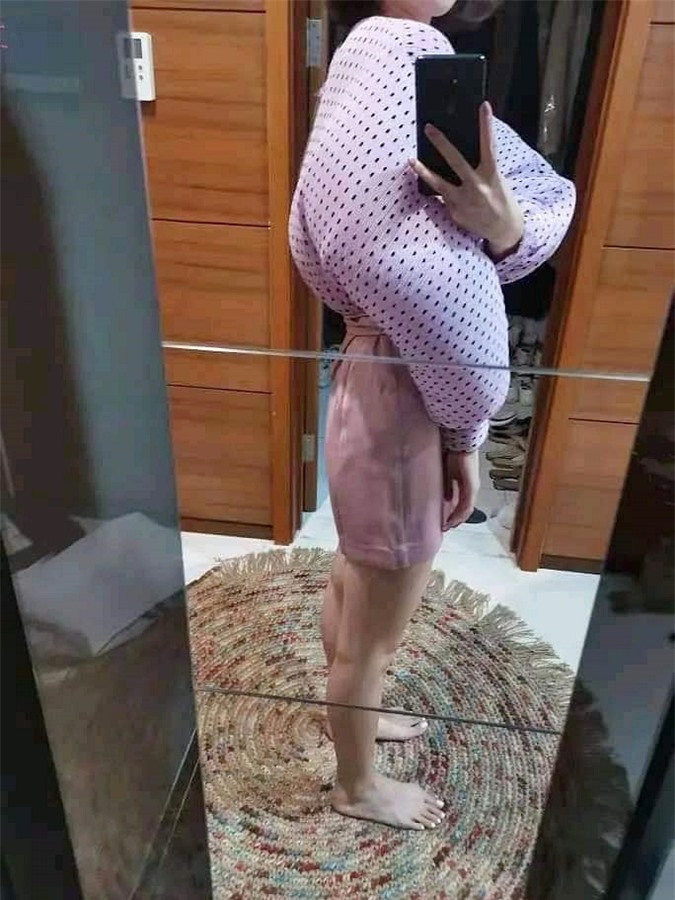 Chiếc áo bỗng biến cô gái thành "lực sĩ". Chiếc áo bỗng biến cô gái thành "lực sĩ".