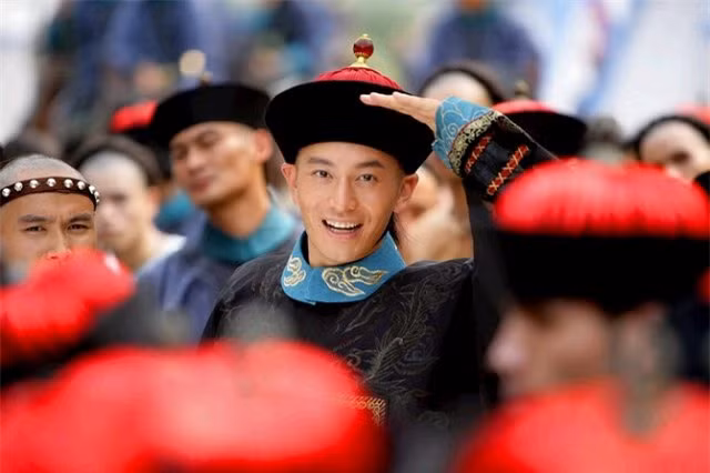 Huỳnh Hiểu Minh quá điển trai so với yêu cầu của vai diễn Vi Tiểu Bảo.