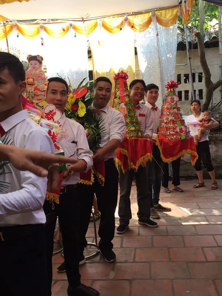 Dàn bê lễ ăn hỏi không thể độc đáo hơn. Dàn bê lễ ăn hỏi không thể độc đáo hơn.