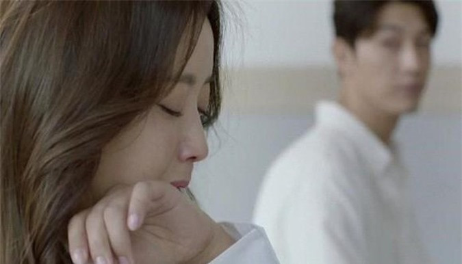 Gặp chồng cũ khi tôi chuẩn bị kết hôn, anh đưa một túi đồ khiến tôi bật khóc ngay