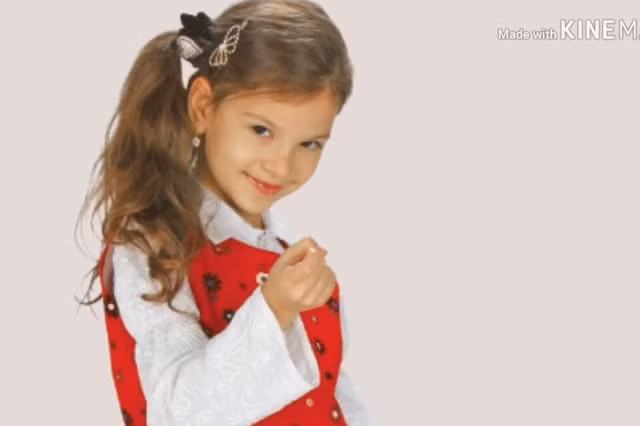 4. Cleopatra Stratan. Đây là cô bé đang nắm giữ kỷ lục là nghệ sĩ trẻ được trả lương cao nhất. Khi mới 3 tuổi, đã có thể kiếm được 1.000 euro cho mỗi ca khúc của mình.