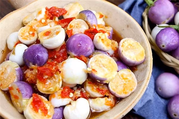 Cách làm món món cà pháo muối xổi giòn ngon, màu sắc vô cùng hấp dẫn ảnh 2