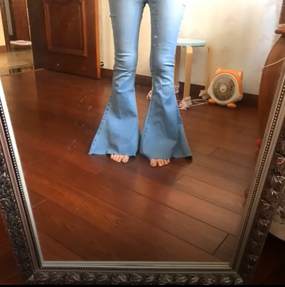 Hí hửng mua quần jeans ống suông, cô gái giận "tím mặt" vì nhận được sản phẩm lạ lùng ảnh 2 Hí hửng mua quần jeans ống suông, cô gái giận "tím mặt" vì nhận được sản phẩm lạ lùng ảnh 2