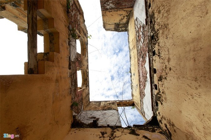 Nhiều người đồn rằng trong bức tường của ngôi đền, ngoài các tượng thần, những người công nhân còn đúc thêm một bức tượng của Smith để cảm ơn lòng tốt của ông chủ.