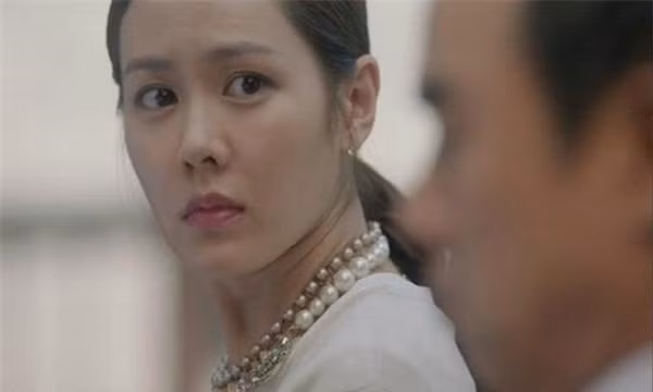 Vừa ra mắt nhà bạn trai giàu có, tôi vội "bỏ của chạy lấy người" sau cái lỡ tay