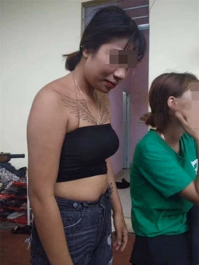 Và đây là hình ảnh cô gái khi hẹn gặp ngoài đời khiến chàng trai thất vọng.