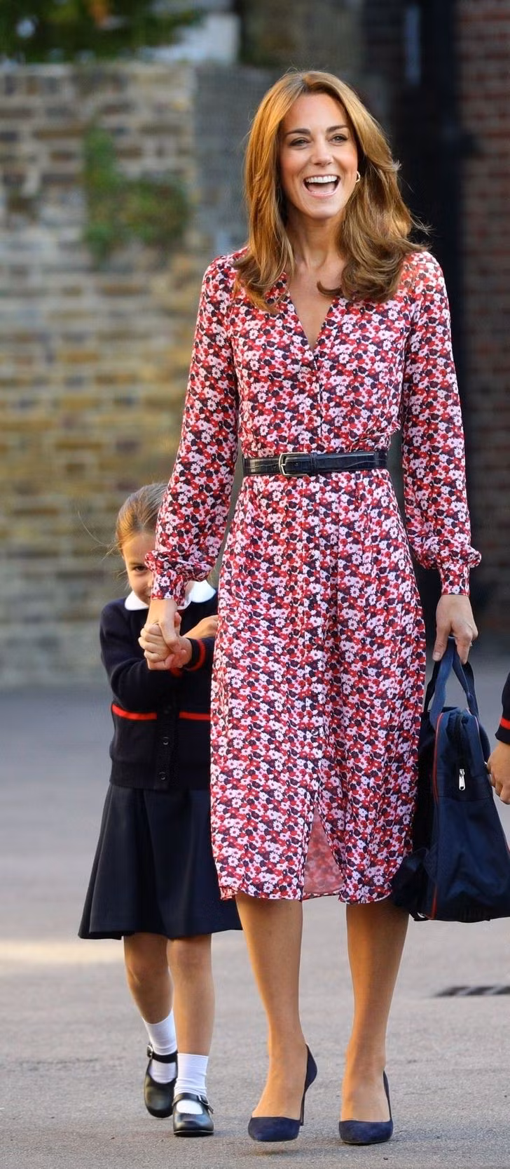 Công nương Kate diện bộ đầm thanh lịch khi đưa các con đến trường năm 2019.