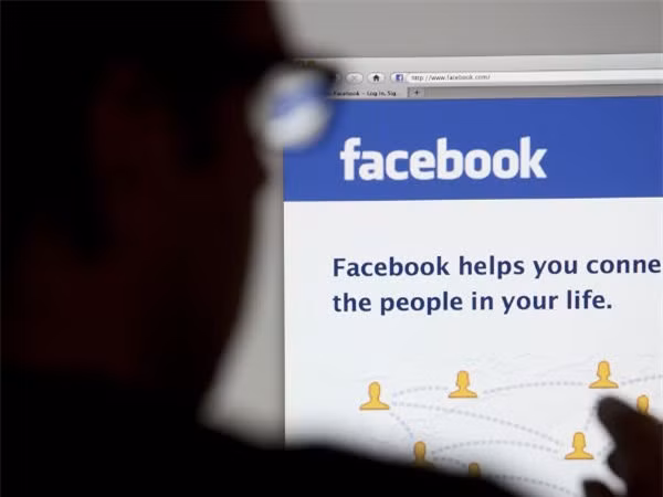 Bạn không cần phải lo lắng liệu anh ấy có theo dõi hoạt động của mình không, đồng thời, bạn cũng không nghĩ ngợi lăn tăn mỗi khi nhìn thấy hành vi của anh ấy trên mạng xã hội. (Ảnh minh họa).