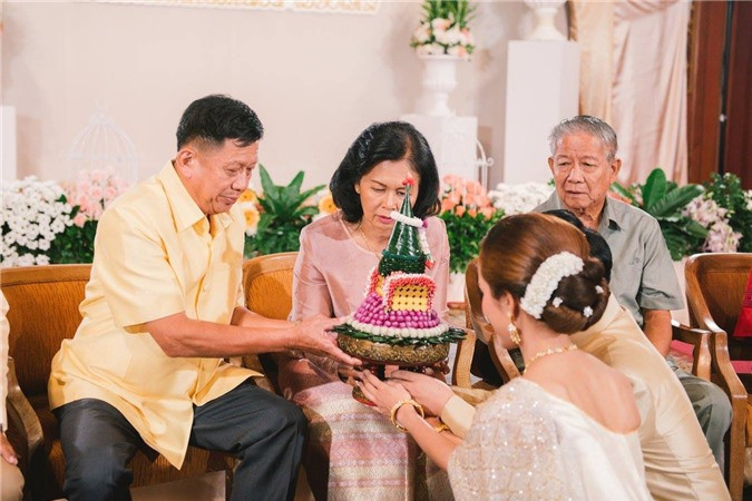 Cười mỉa quà cưới chỉ 5 triệu của thông gia, mẹ chồng suýt ngất khi thấy mẹ tôi tuyên bố...