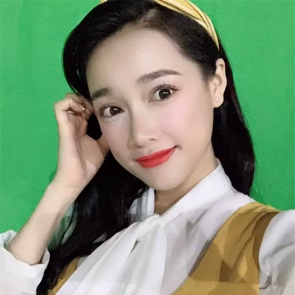 Chắc hẳn những vết hằn phía dưới đôi mắt mà Nhã Phương đang sở hữu chẳng ai mong muốn cả.