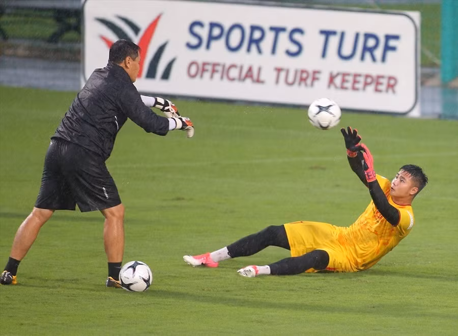 Huấn luyện viên thủ môn Nguyễn Đức Cảnh sẽ là người có đánh giá về Filip Nguyễn khi anh có quốc tịch Việt Nam. Ảnh: Thanh Xuân