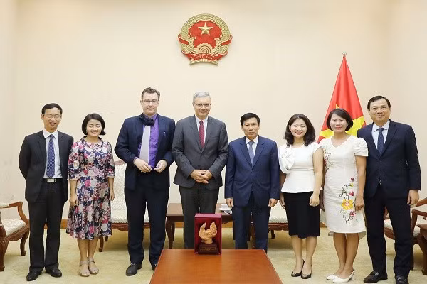 Bộ trưởng Nguyễn Ngọc Thiện tiếp Đại sứ Pháp tại Việt Nam. Ảnh: A.T