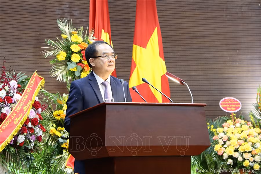 Tân Thứ trưởng Bộ Nội vụ Vũ Chiến Thắng phát biểu nhận nhiệm vụ. Ảnh: Nguyễn Xuân Thắng