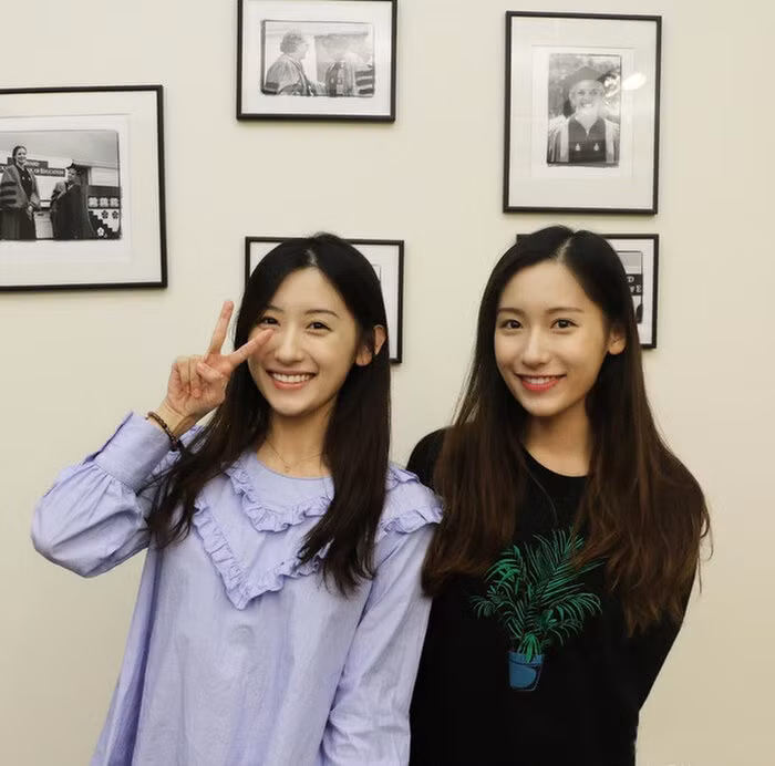 Cặp chị em sinh đôi 