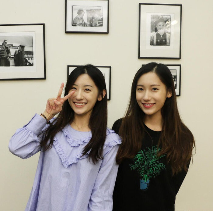 Cặp chị em sinh đôi Cặp chị em sinh đôi