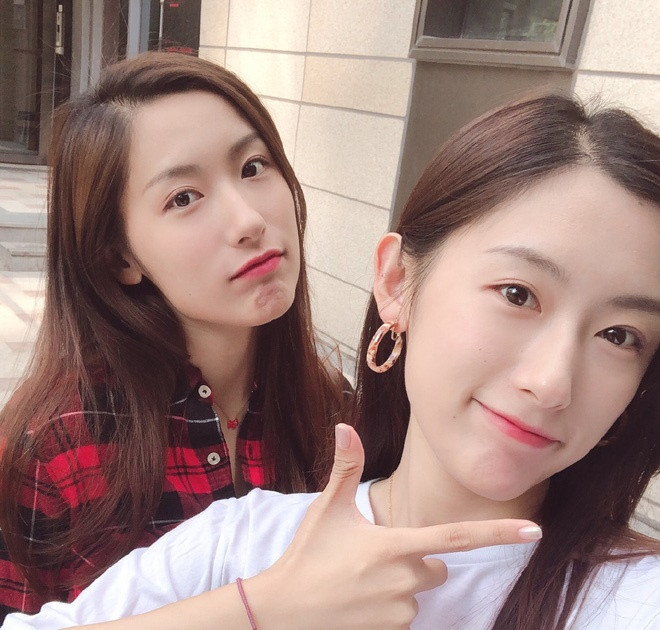 Cặp chị em sinh đôi Cặp chị em sinh đôi