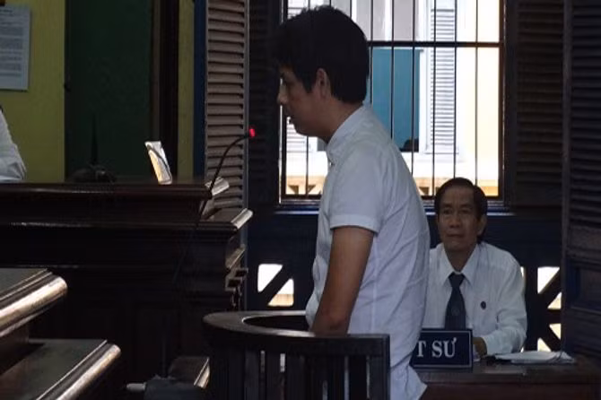 Đòi tiền bảo kê, “giang hồ” bị chủ quán đâm tử vong