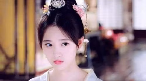 Cung nữ may mắn nhất lịch sử, được Càn Long chọn làm con dâu, cuối cùng trở thành mẫu nghi thiên hạ - Ảnh 1