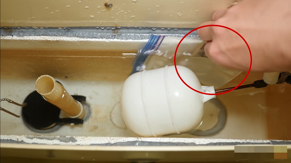 Chồng đột nhiên thích uống trà, vợ mở nắp ấm phát hiện bí mật "động trời" ảnh 4