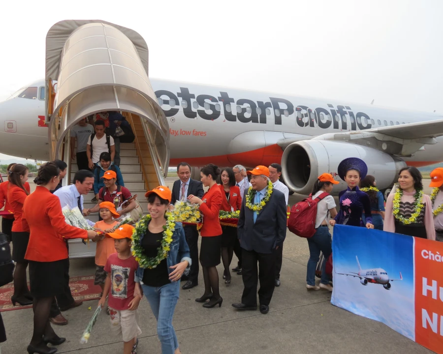  Những du khách đầu tiên từ Nha Trang đến Huế qua hãng hàng không Jetstar Pacific