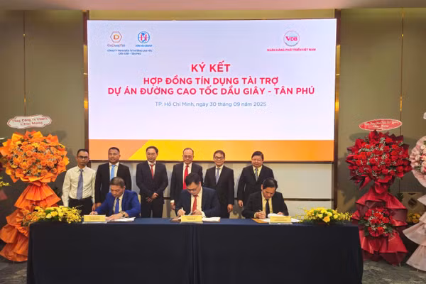 Ký kết hợp đồng tín dụng Dự án cao tốc Dầu Giây - Tân Phú
