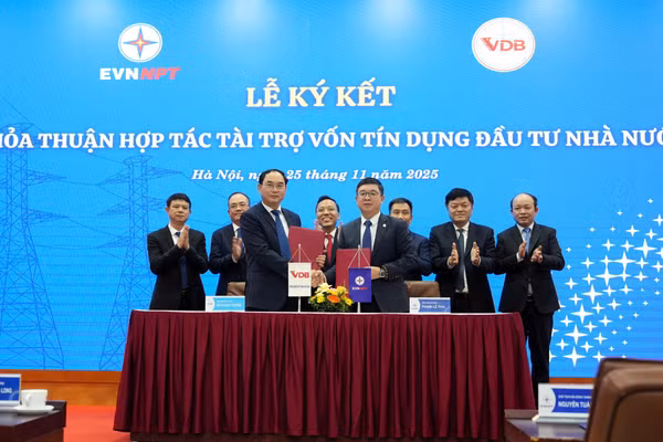VDB ký thỏa thuận hợp tác tài trợ vốn tín dụng đầu tư của Nhà nước với EVNNPT