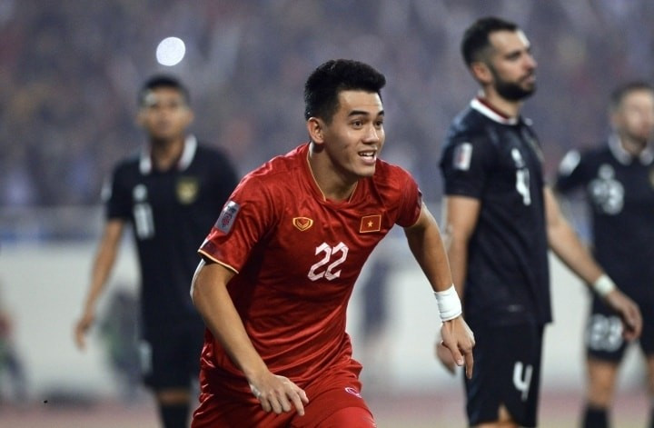 files-library-images-site-1-20230116-web-dua-vua-pha-luoi-aff-cup-2022-tien-linh-canh-tranh-teerasil-dangda-41-090624.jpg