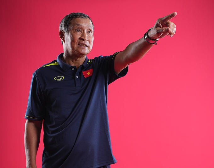 Trang FIFA Women's World Cup cũng có thêm bài viết về HLV Mai Đức Chung - huyền thoại đã chứng kiến nhiều cột mốc lịch sử của bóng đá nữ Việt Nam. mai-duc-chung-2.jpg