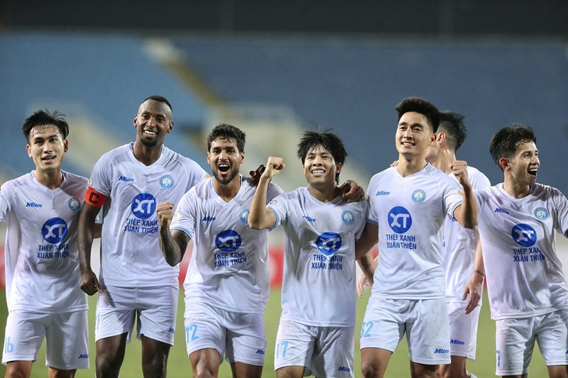 Đáng chú ý, ở những lần so tài trước đây giữa Nam Định và Hà Nội FC, phần thắng thường nghiêng về phía đội chủ sân Thiên Trường. z6362079040536-8002e92e34ecbd45056159e1ca8e440b.jpg