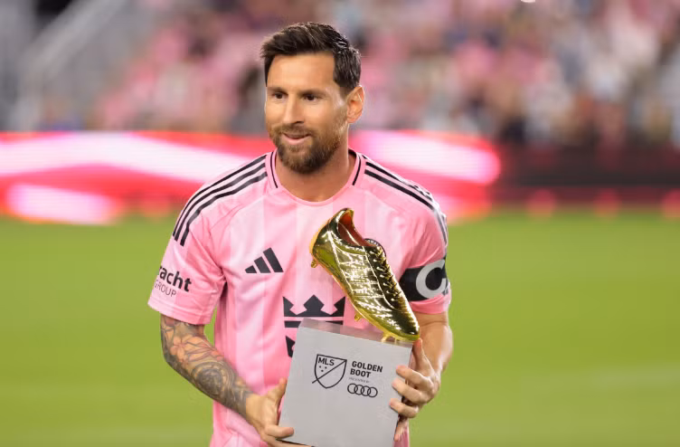 Messi hiện đã gia hạn hợp đồng với Inter Miami đến hết mùa giải MLS 2028, gần như khép lại khả năng anh trở lại Barca theo dạng chuyển nhượng lâu dài. 6666655.png