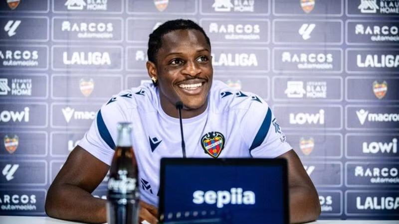 Man Utd xem Eyong là phương án thay thế lý tưởng cho Joshua Zirkzee nếu tiền đạo người Hà Lan ra đi tháng 1 tới. 017e3e72bca8fe770582f1de567027e7653f146ae3a6397ca2b879d172b90d80-1200-675.jpg