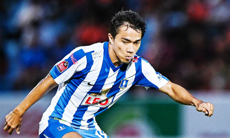 Sau mùa giải 2012 chói sáng, Chanathip được HLV tuyển Thái Lan Winfried Schafer triệu tập tham dự King's Cup 2012 và AFF Cup 2012 khi mới 19 tuổi. 13.jpg