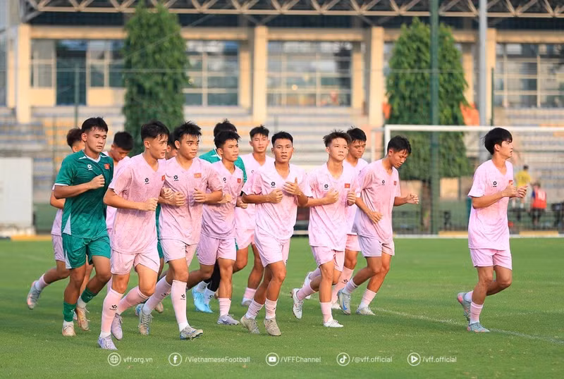 Theo quy định của AFC, 8 đội bóng có thành tích tốt nhất vòng chung kết U17 châu Á 2026 sẽ giành vé dự U17 World Cup 2026 tại Qatar. z7084268128493-aeefa8b9a84c95bd4ae1663f7b7e210f-1763691762.jpg