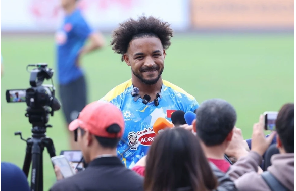 Tuy nhiên, việc nhận được đề cử cho thấy Nguyễn Xuân Son phải rất nổi bật tại Đông Nam Á mới gây được sự chú ý của tờ báo xứ sở sương mù. 888888888777766666.png